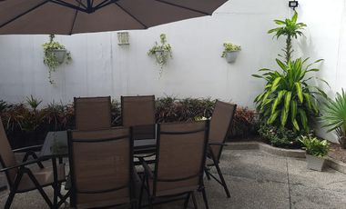 VENTA de casa en Urbanización El Alamo Km 2.5 Samborondón