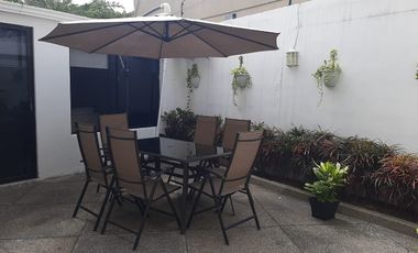 VENTA de casa en Urbanización El Alamo Km 2.5 Samborondón