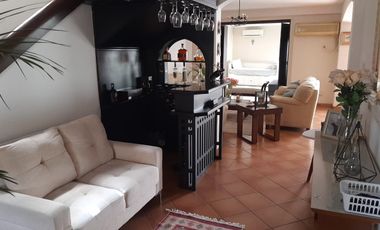 VENTA de casa en Urbanización El Alamo Km 2.5 Samborondón