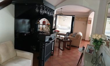 VENTA de casa en Urbanización El Alamo Km 2.5 Samborondón