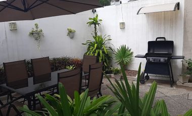 VENTA de casa en Urbanización El Alamo Km 2.5 Samborondón