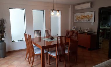 VENTA de casa en Urbanización El Alamo Km 2.5 Samborondón