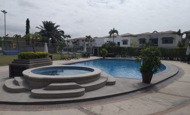 VENTA de casa en Urbanización El Alamo Km 2.5 Samborondón