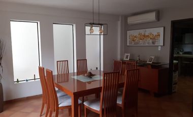 VENTA de casa en Urbanización El Alamo Km 2.5 Samborondón