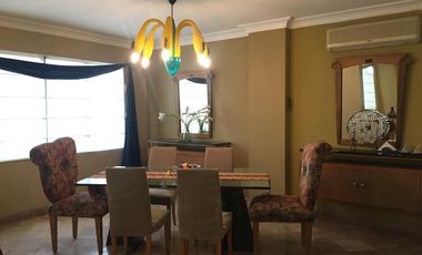 Grande casa en venta - Las Pirámides (J Luna)