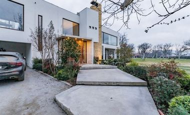 Casa en venta de 6D/5B en Colina