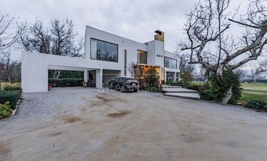 Casa en venta de 6D/5B en Colina