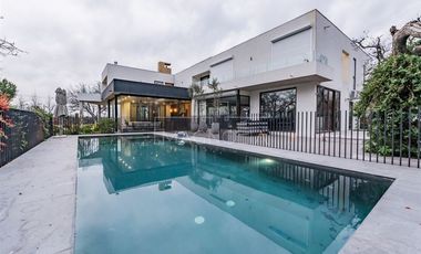 Casa en venta de 6D/5B en Colina