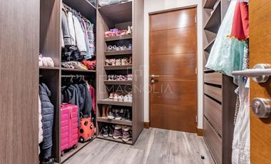 Casa en venta de 6D/5B en Colina