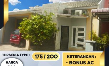 DI JUAL CEPAT RUAMH 2 LANTAI MASIH TERAWAT LOAKSI DI JL PUTRI INDAH SUDIRMAN