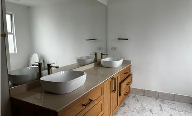 Casa en arriendo ubicada en Altos del Poblado
