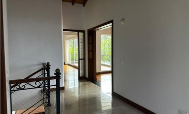 Casa en arriendo ubicada en Altos del Poblado