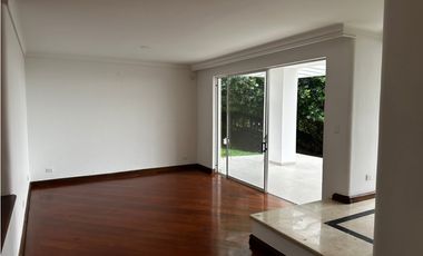 Casa en arriendo ubicada en Altos del Poblado