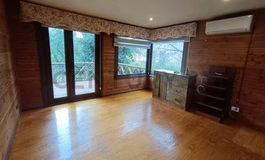 Venta casa de madera 4D + 3B + 4E, Altos de Mitrinhue, Km 21