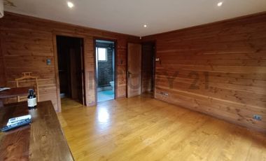 Venta casa de madera 4D + 3B + 4E, Altos de Mitrinhue, Km 21
