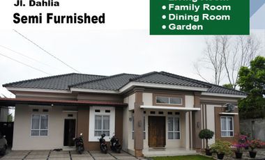 RUMAH SEKEN MEWAH HARGA MURAH SEMI FURNITURE DI KOMP CLUSTER