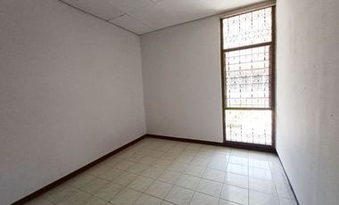 Di Sewakan Rumah 5 Kamar Cocok Untuk Kantor di Jl. Sumber Hegar Bandung