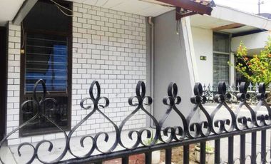 Di Sewakan Rumah 5 Kamar Cocok Untuk Kantor di Jl. Sumber Hegar Bandung