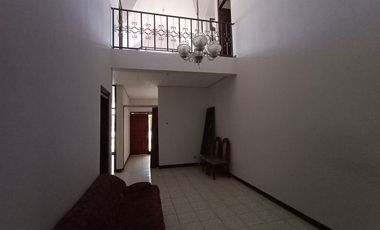Di Sewakan Rumah 5 Kamar Cocok Untuk Kantor di Jl. Sumber Hegar Bandung