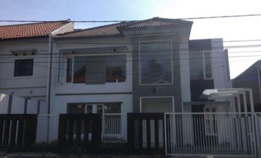 Rumah modern di nginden Intan Surabaya timur