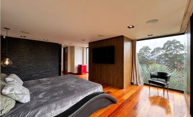 Espectacular casa con piscina en La Calera para venta o renta