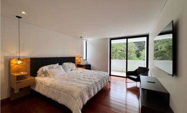 Espectacular casa con piscina en La Calera para venta o renta