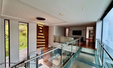 Espectacular casa con piscina en La Calera para venta o renta