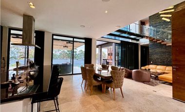 Espectacular casa con piscina en La Calera para venta o renta