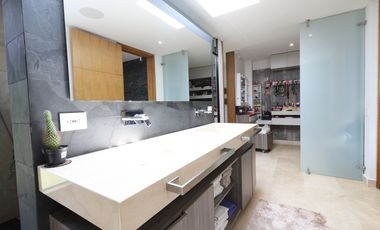 Espectacular casa con piscina en La Calera para venta o renta