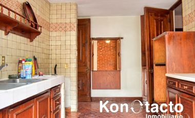 CASA EN VENTA EN SAN ANDRÉS TOTOLTEPEC, TIJUAMALOAPAN, TLALPAN CON MUCHO JARDÍN PRIVADO