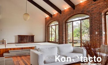 CASA EN VENTA EN SAN ANDRÉS TOTOLTEPEC, TIJUAMALOAPAN, TLALPAN CON MUCHO JARDÍN PRIVADO