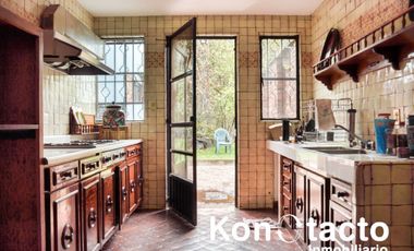 CASA EN VENTA EN SAN ANDRÉS TOTOLTEPEC, TIJUAMALOAPAN, TLALPAN CON MUCHO JARDÍN PRIVADO