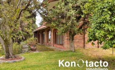 CASA EN VENTA EN SAN ANDRÉS TOTOLTEPEC, TIJUAMALOAPAN, TLALPAN CON MUCHO JARDÍN PRIVADO