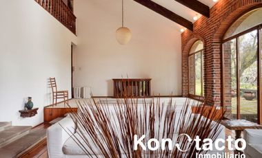 CASA EN VENTA EN SAN ANDRÉS TOTOLTEPEC, TIJUAMALOAPAN, TLALPAN CON MUCHO JARDÍN PRIVADO