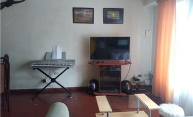 Casa americana 3 ambientes con quincho y terraza/ Barrio Sarmiento