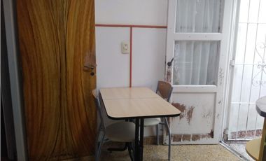Casa americana 3 ambientes con quincho y terraza/ Barrio Sarmiento