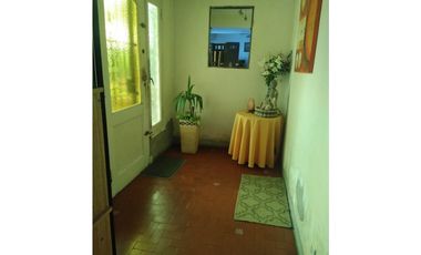 Casa americana 3 ambientes con quincho y terraza/ Barrio Sarmiento