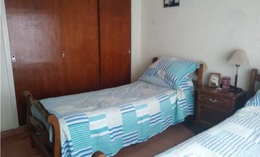 Casa americana 3 ambientes con quincho y terraza/ Barrio Sarmiento