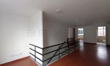 oficina en arriendo en antiguo country. Cod A7044