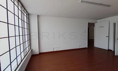 oficina en arriendo en antiguo country. Cod A7044