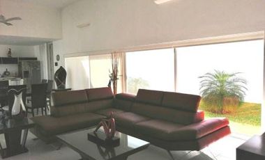 Residencia de 1000m de T. y 400m de C. en 1 plantal, 4 recs, c/baño y alberca
