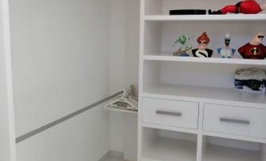 Residencia de 1000m de T. y 400m de C. en 1 plantal, 4 recs, c/baño y alberca