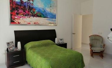 Residencia de 1000m de T. y 400m de C. en 1 plantal, 4 recs, c/baño y alberca
