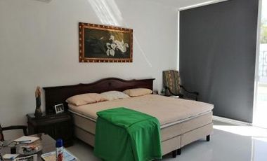 Residencia de 1000m de T. y 400m de C. en 1 plantal, 4 recs, c/baño y alberca