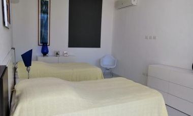 Residencia de 1000m de T. y 400m de C. en 1 plantal, 4 recs, c/baño y alberca