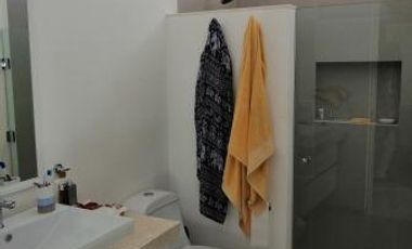 Residencia de 1000m de T. y 400m de C. en 1 plantal, 4 recs, c/baño y alberca