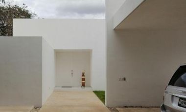 Residencia de 1000m de T. y 400m de C. en 1 plantal, 4 recs, c/baño y alberca