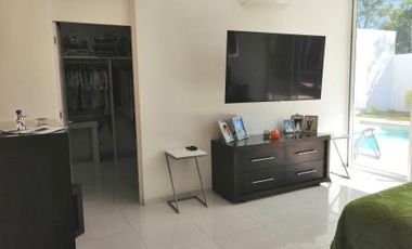 Residencia de 1000m de T. y 400m de C. en 1 plantal, 4 recs, c/baño y alberca