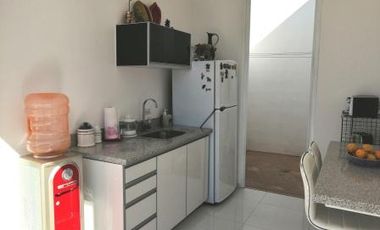 Residencia de 1000m de T. y 400m de C. en 1 plantal, 4 recs, c/baño y alberca