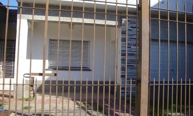 Casa para 2 Familias en venta en Bernal Oeste